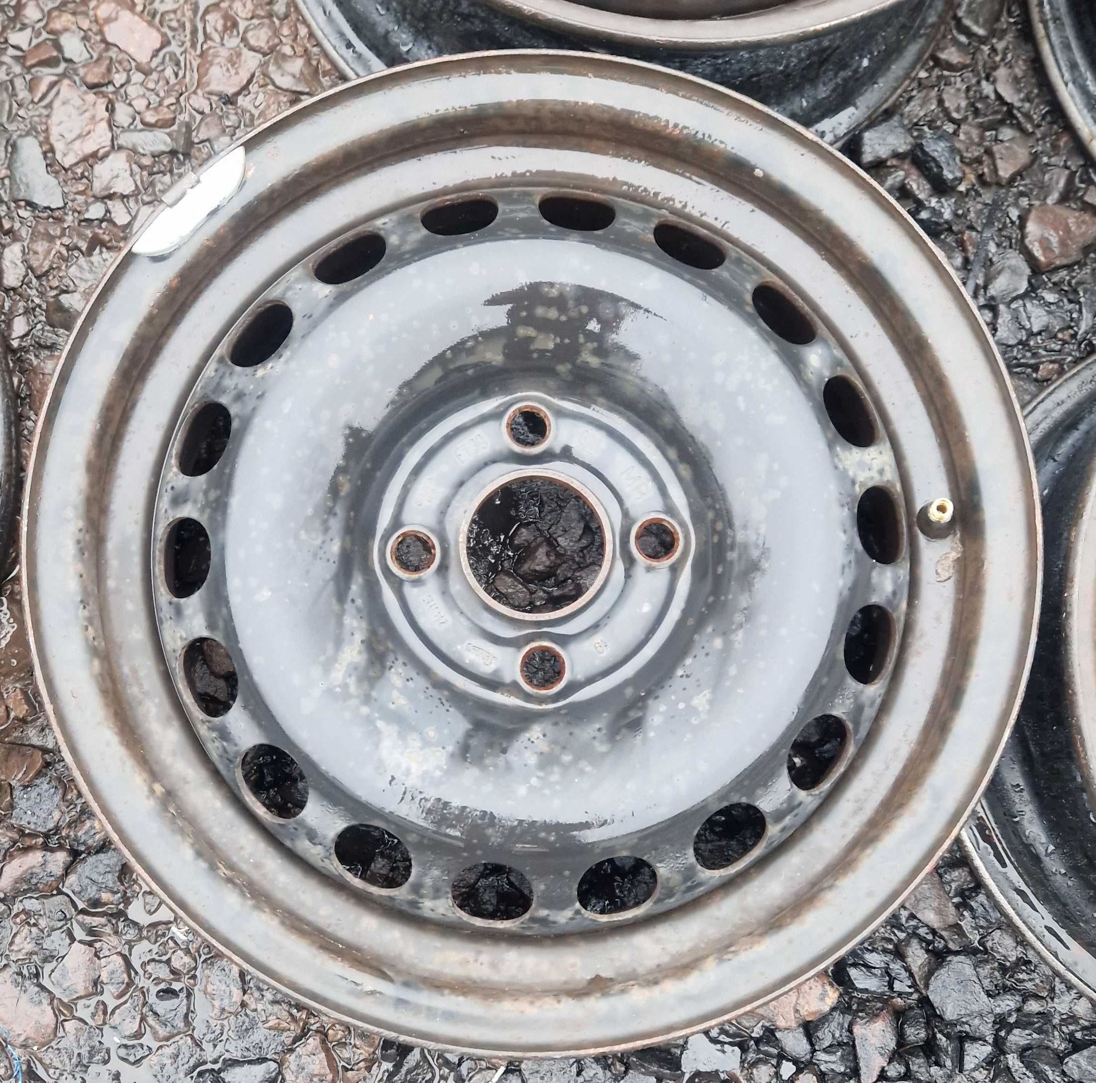 Felgi stalowe Opel Corsa Adam 4x100 5,5Jx14 ET39 Kpl.