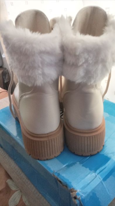 Нові жіночі чобітки зимові
