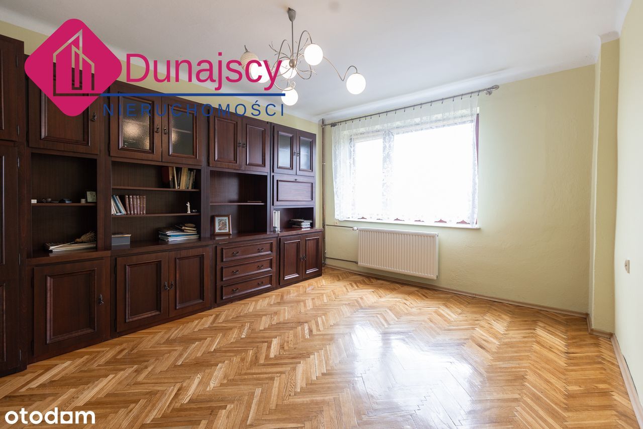 Dom jednorodzinny, w dobry punkcie komunikacyjnym!!