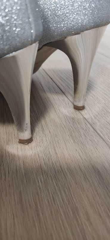 Buty szpilki srebrne brilu Aisza rozm. 39