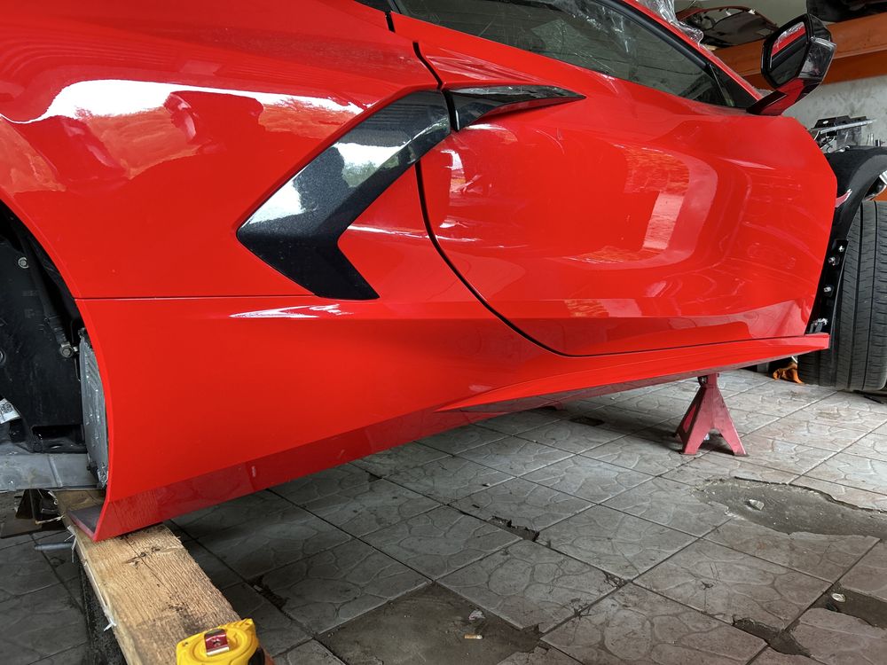 Chevrolet corvette c8 prawy próg nakładka listwa progowa prawa