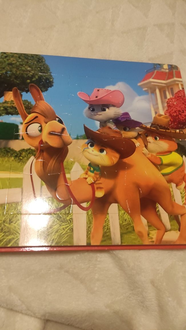 Książka 44 koty z puzzlami