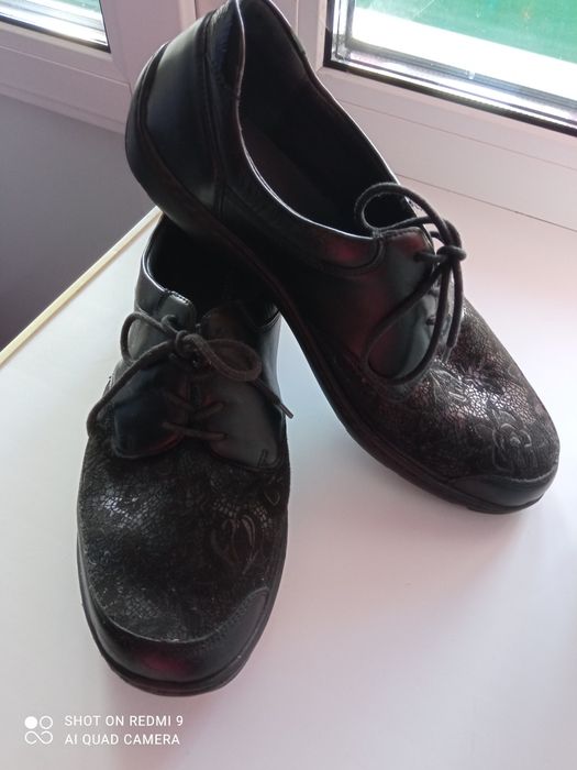 Жіночі туфлі на шнурках