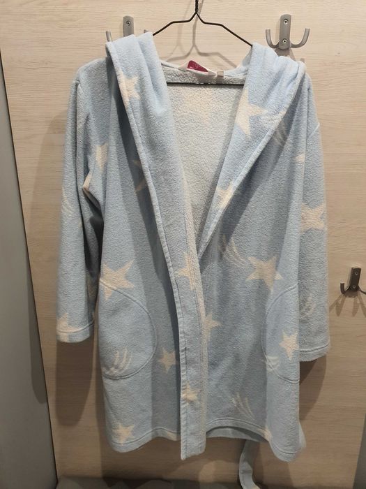 Polarowy Niebieski szlafrok w białe gwiazdki z kapturem Tamer r. S 36