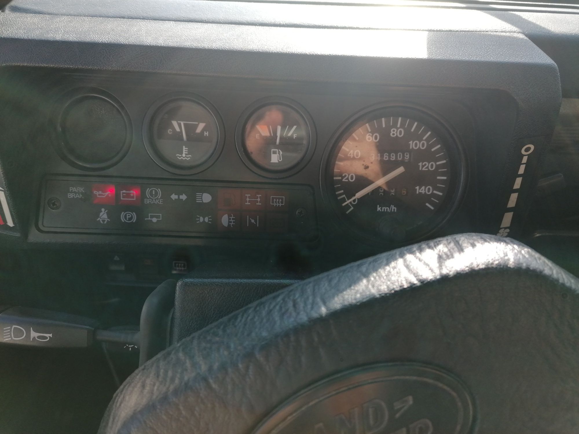 Land Rover Defender 90 2.5 300 TDi - 6 Lugares de Livrete