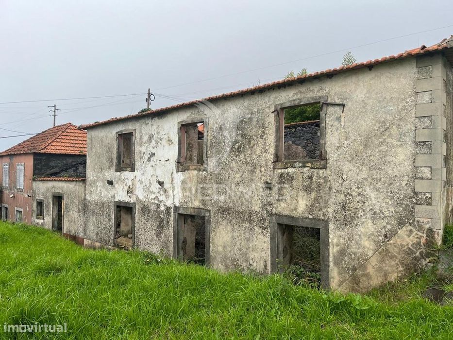 Vendo 2 Moradias E 600M2 De Terreno Na Ponta Do Pargo