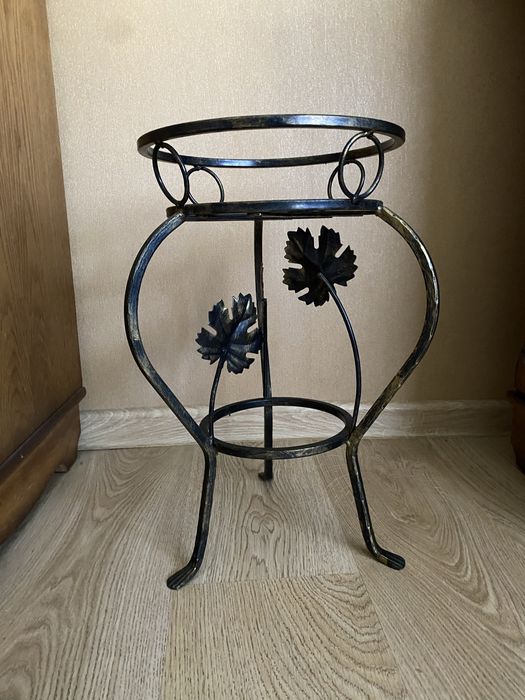 Metalowy stojak na kwiaty 45 cm – kwietnik retro, kuty, ozdobny