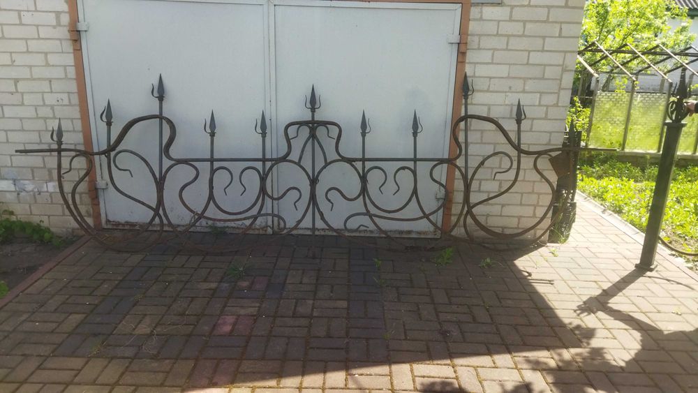 Паркан кований 4.5 м. Довжина 1.5 висота.