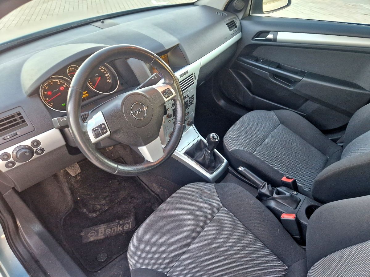 Opel Astra navi grzane fotele