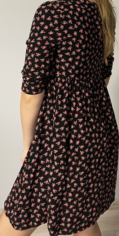 Luźna krótka sukienka czarna w czerwone róże House rozmiar S 36