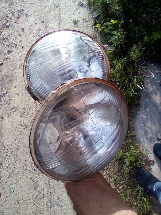 Іж-комбі,фари,комбінація приладів,домкрат,2 диски, ключ колісний.