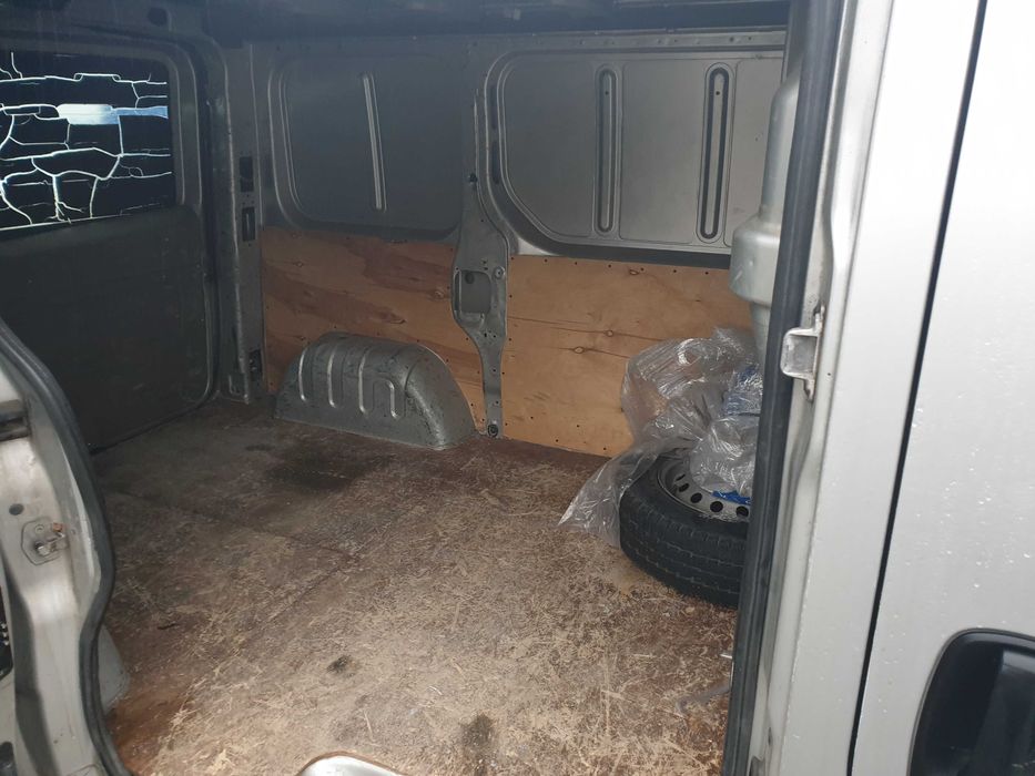 OPEL VIVARO 2,5 CDTi 135km blaszak klimatyzacja zarejestrowany w PL
