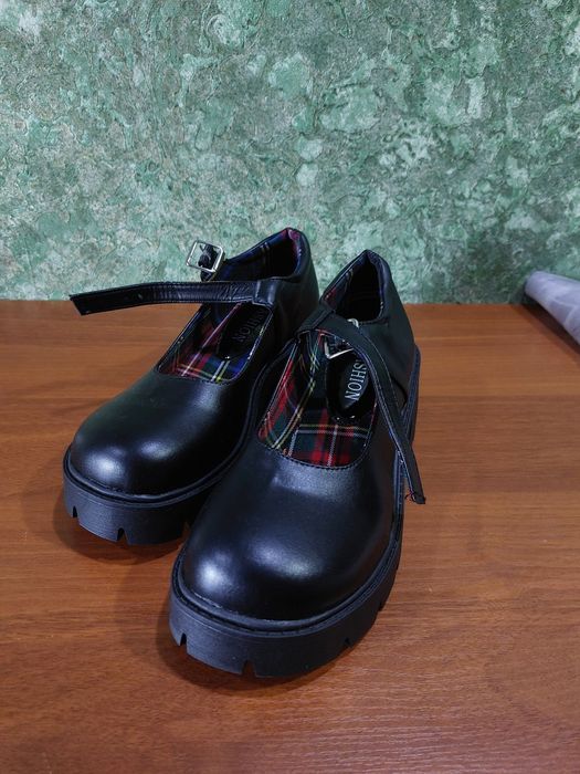 Туфлі в готичному стилі