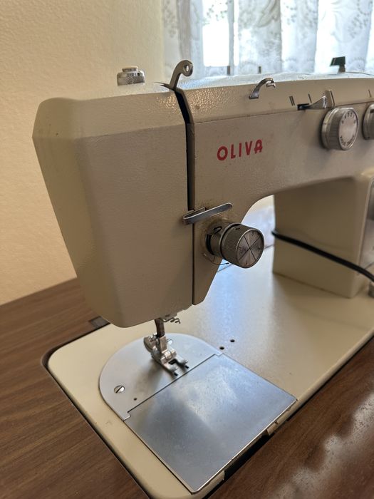 Máquina de Costura OLIVA