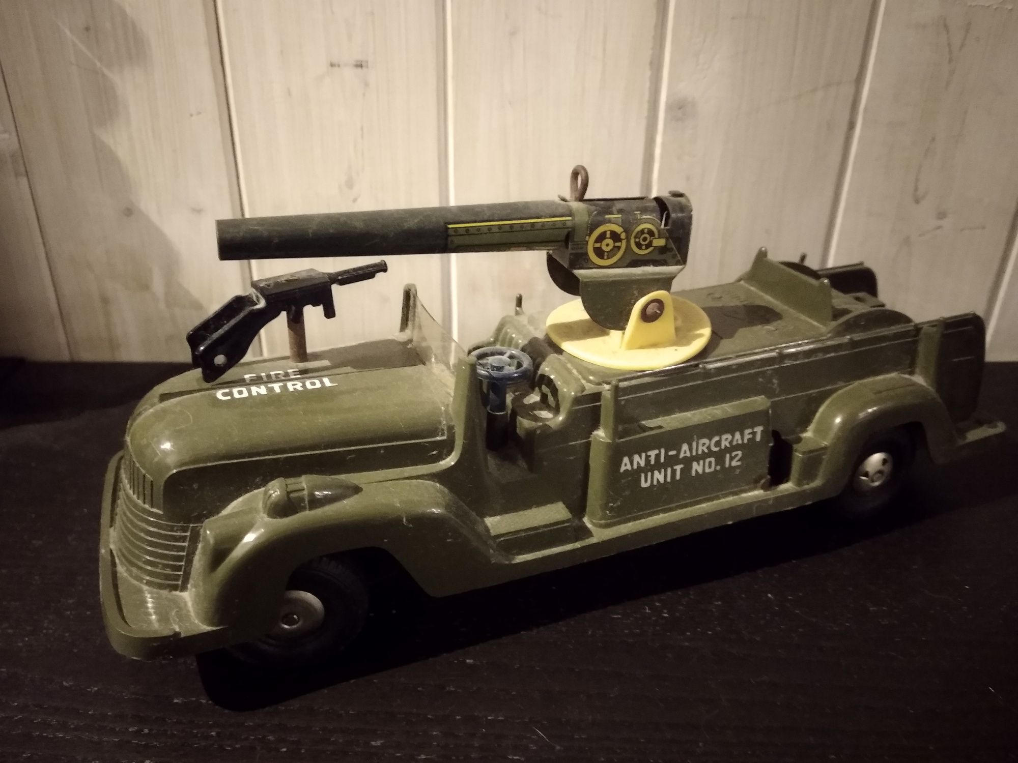 Brinquedos militares antigos / carros de combate / tanques