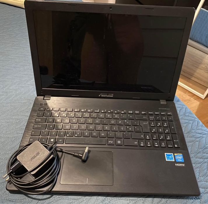 *Portátil Asus.*