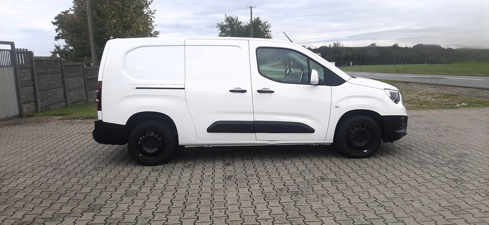 Combo 1.5 131 KM Niemcy 3-os. MAX Długi Klima CarPlay