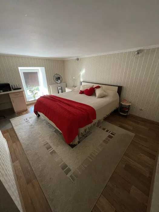 Продається затишна двохрівнева квартира по вул. Кравчука