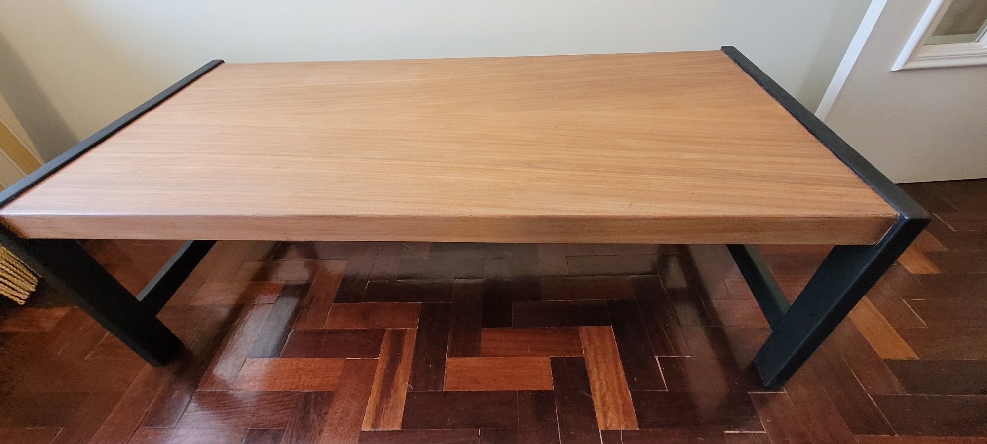 Mesa de centro em bom estado