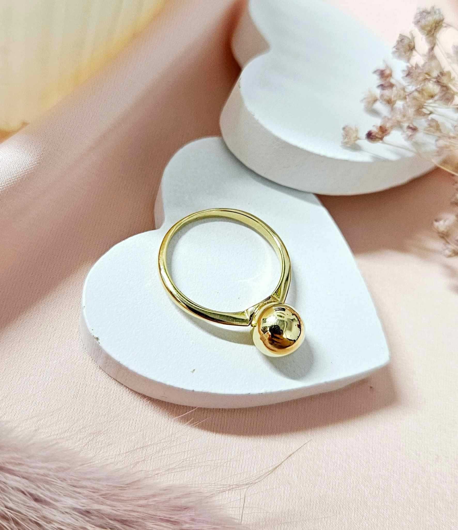 Złoty pierścionek z kuleczką próba złota 585 rozmiar 13
