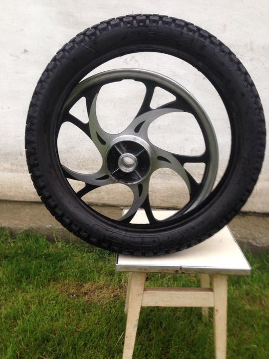 Диск та шина до мопеда Delta