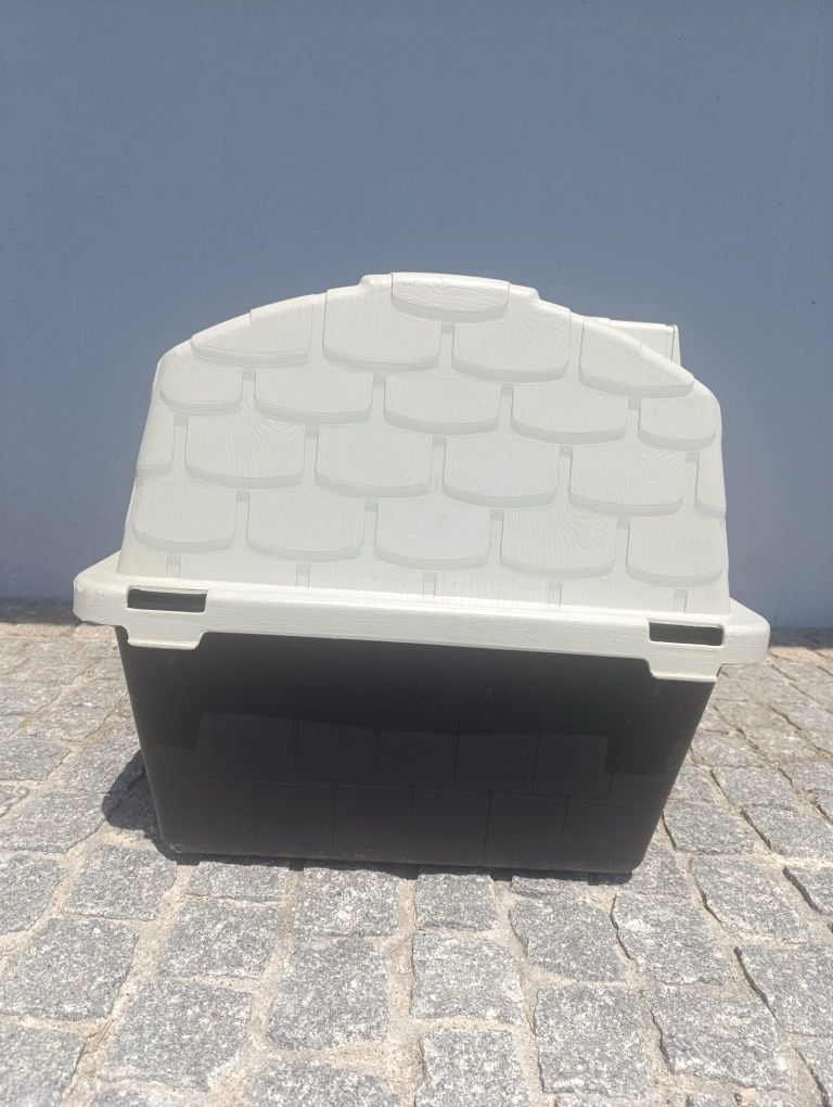 Casota de cão em plástico
