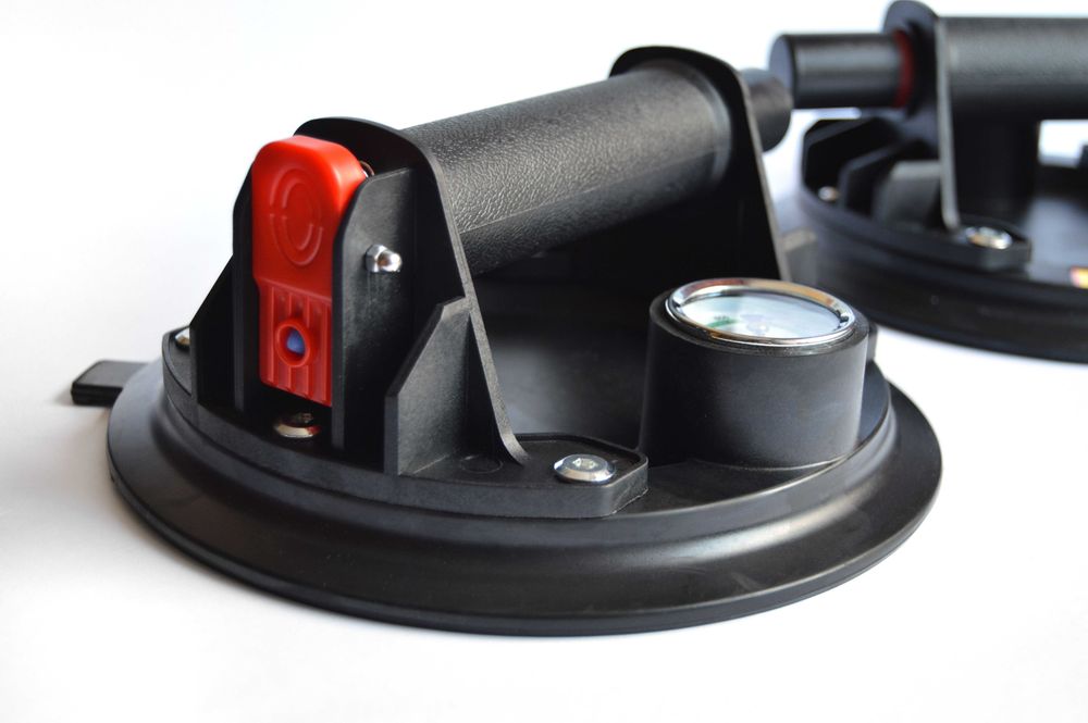 Вакуумна присоска із манометром