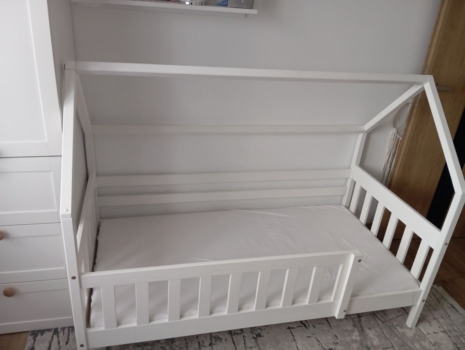 Łóżko dziecięce drewniane domek