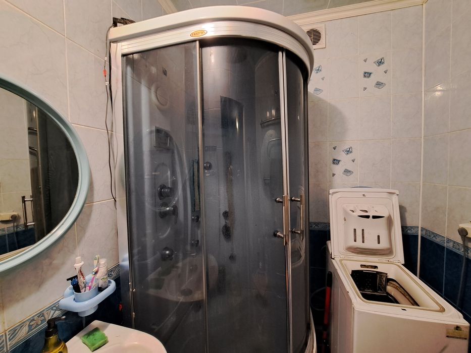 Продам 2 кімнатну квартиру на Одеській біля " АТБ"