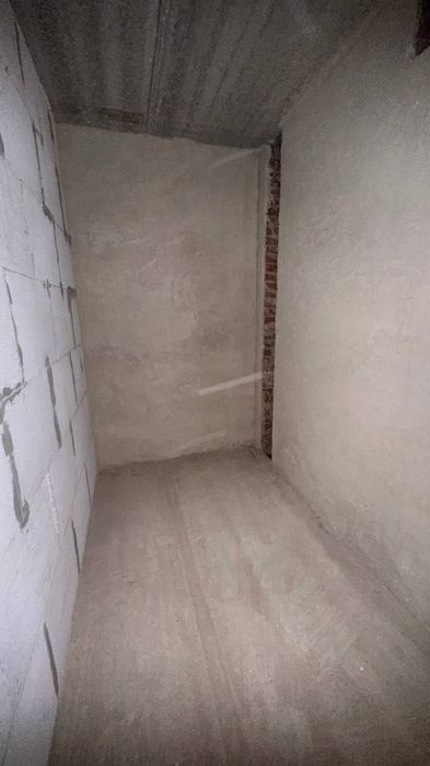 Продаж 1 км квартири в зданому будинку в центрі міста
