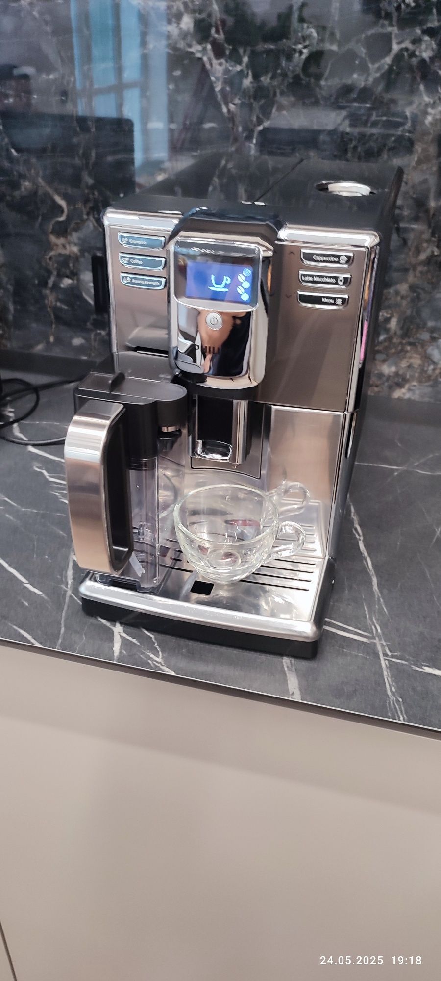 Продам кофемашинку PHILLIPS EP5365 у відмінному стані