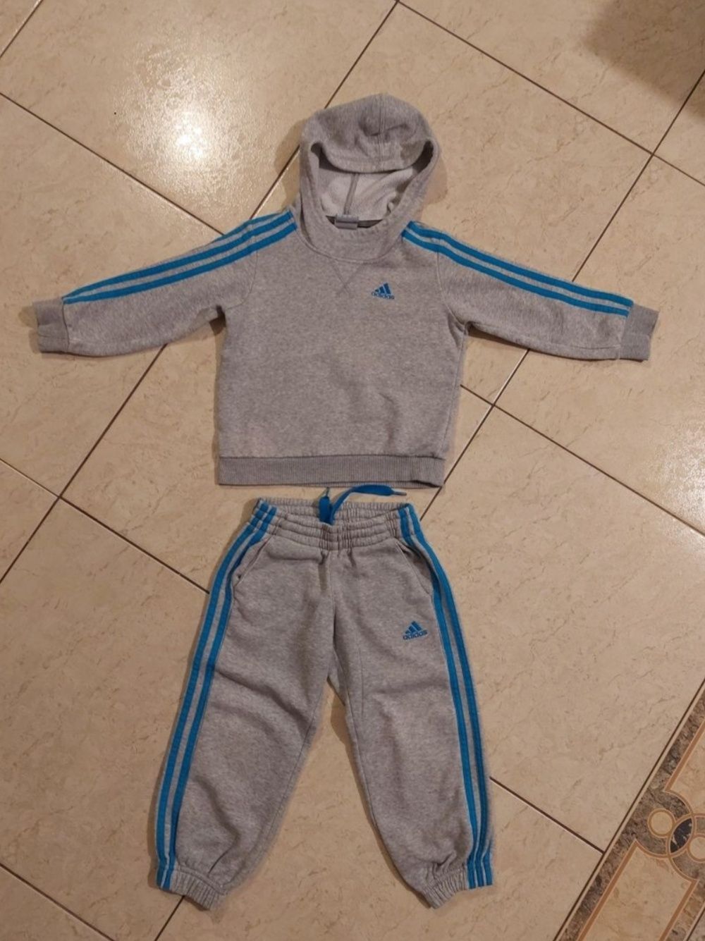 Dres chłopięcy adidas komplet