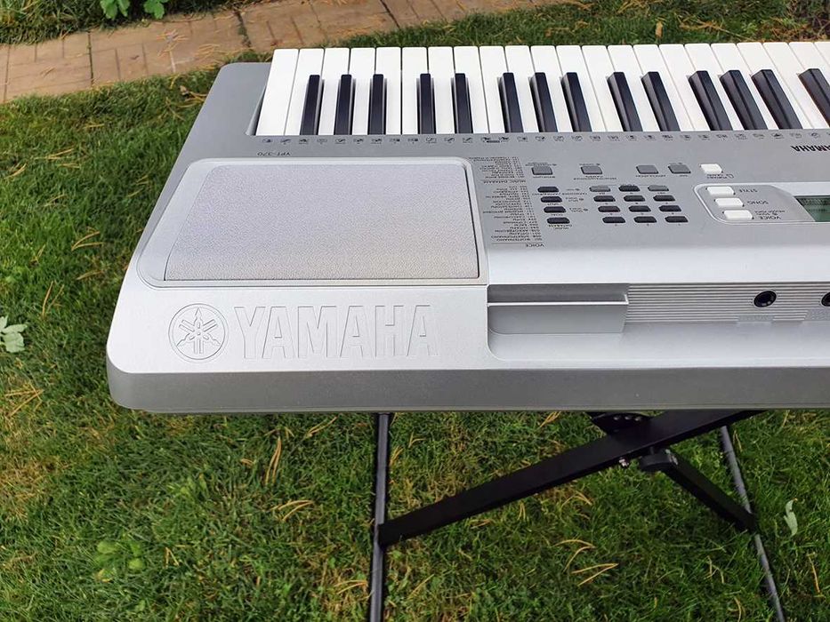 Синтезатор Yamaha YPT-370 (61-клавішна динамічна клавіатура)