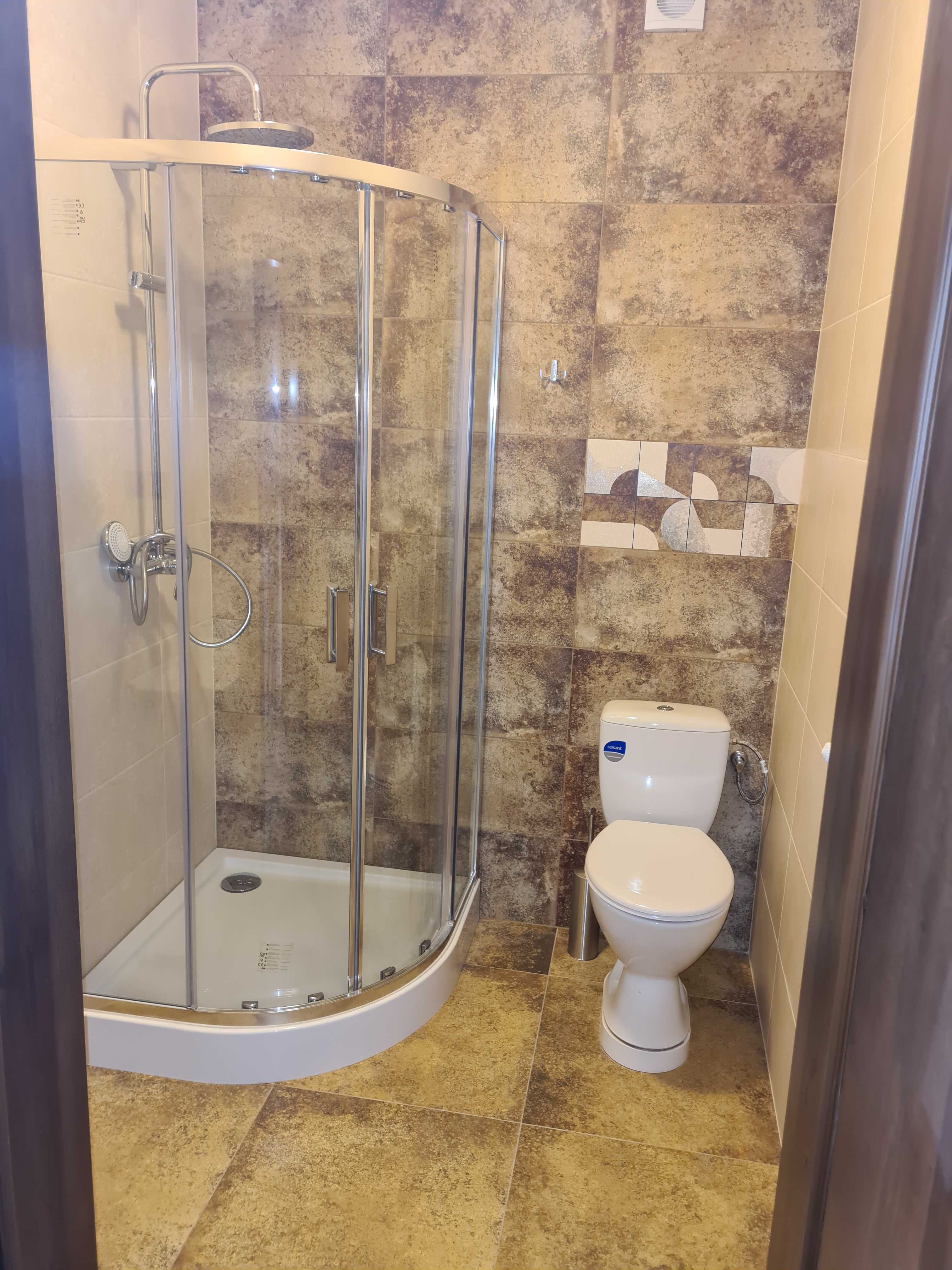 pokoje z łazienkami noclegi kwatery hostel кімнати з ванними кімнатами
