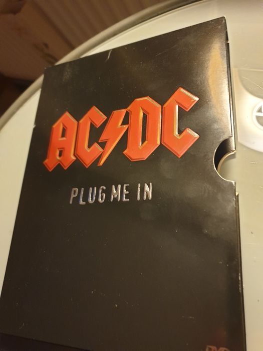 AC/DC -plug me in . Dwie płyty DVD .