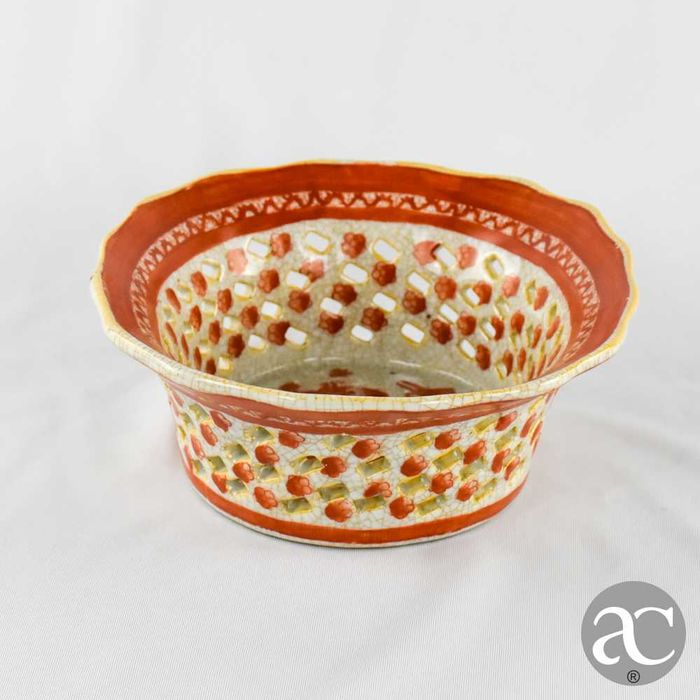 Cesta / Taça / Fruteiro vazada em porcelana da China, Rouge de Fer