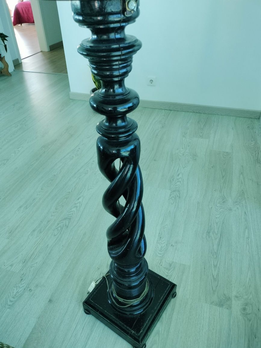 Candeeiro de madeira