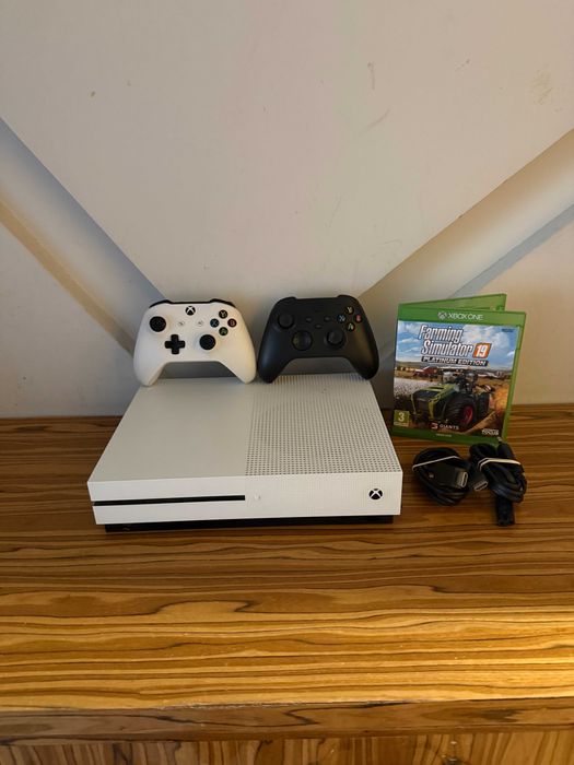 [Xbox] Konsola Xbox One S + 2 Pady + Gra Farming Simulator 19
