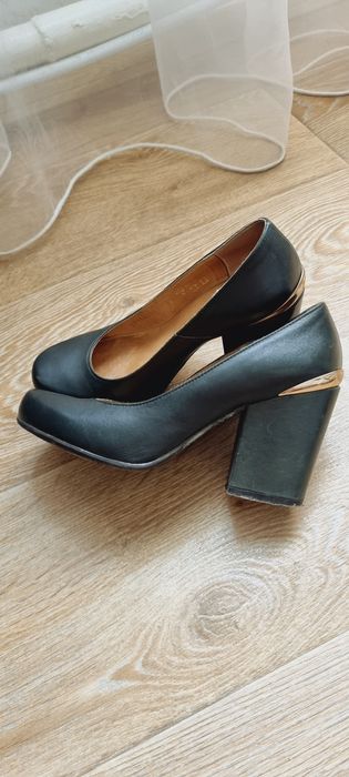 Продам туфлі RYLKO