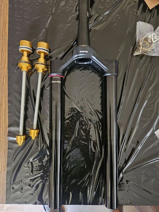 Nowy Shaft Rock Shox ZEB 160mm Butter Cap, sprężyna powietrzna
