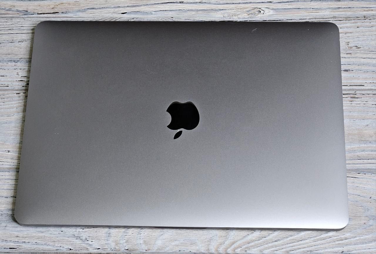 MacBook Pro 13 2019 i5 16gb 256ssdTouchbar магазин (Z0WQ000QM) 560$
