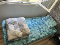 Vende se cama de Solteiro com Colchão e Baú em estado Novo