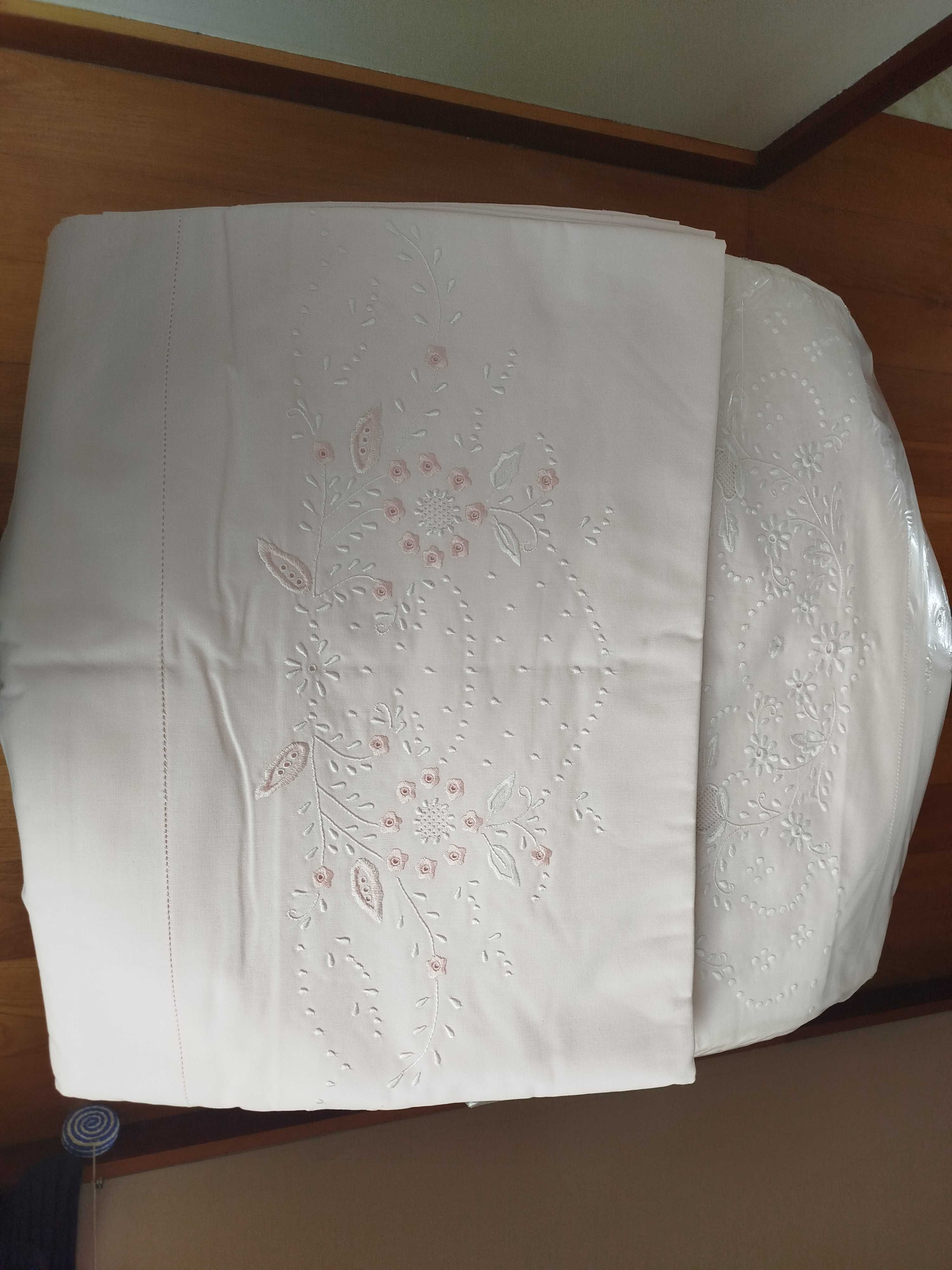 Lençóis bordados de cama de casal - NOVOS