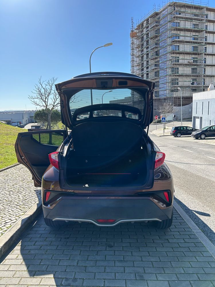 Toyota C-HR 1.8 Hybrid Confort 2016 - Bem equipado e pronto a circular
