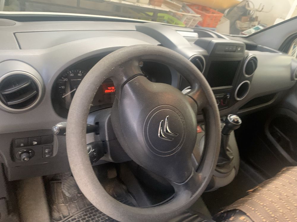 Berlingo comprida com todos os extras impecavel