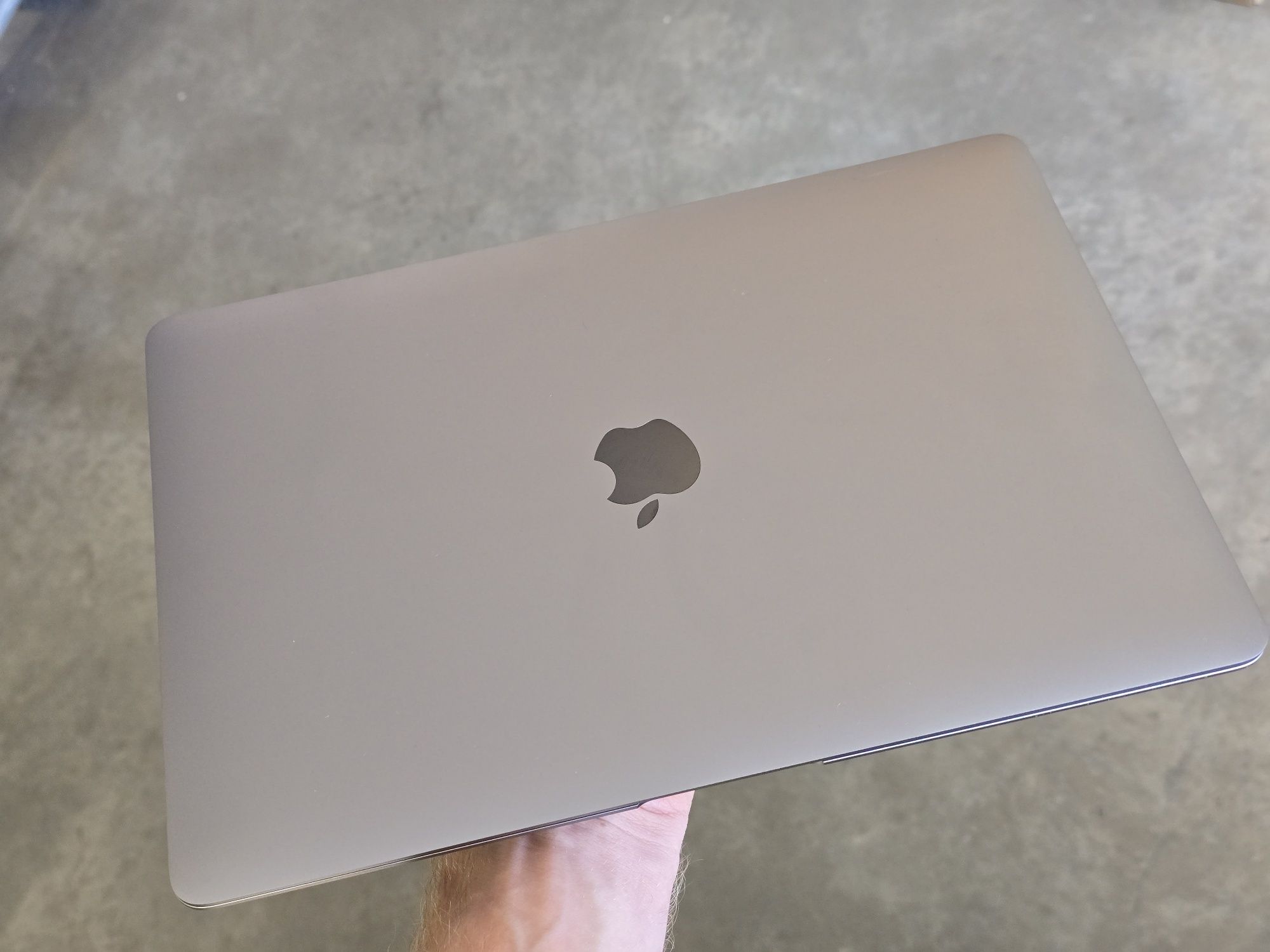 MACBOOK Air 13 2020 8/128 100% i3 A2179

Колір - Graphite 
Дисплей - 1