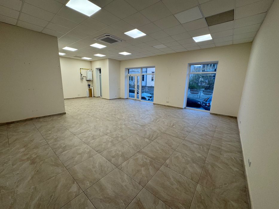 Продам комерційне приміщення в новобудові в центі міста власник