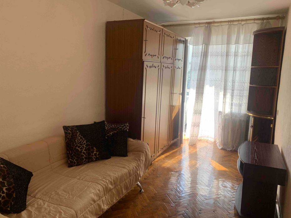 М.Палац Україна, м.Печерська-7-10 хв., Е.Коновальця. Квартира 3х кімн.