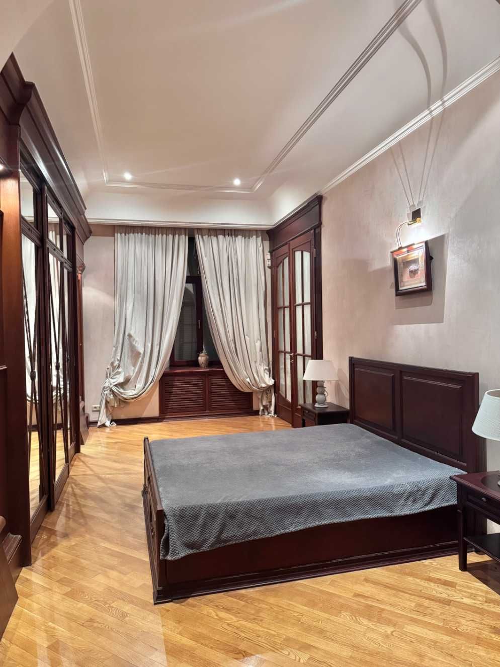 В продаже 3х-комнатная квартира в центре. Возможен перевод в коммерцию