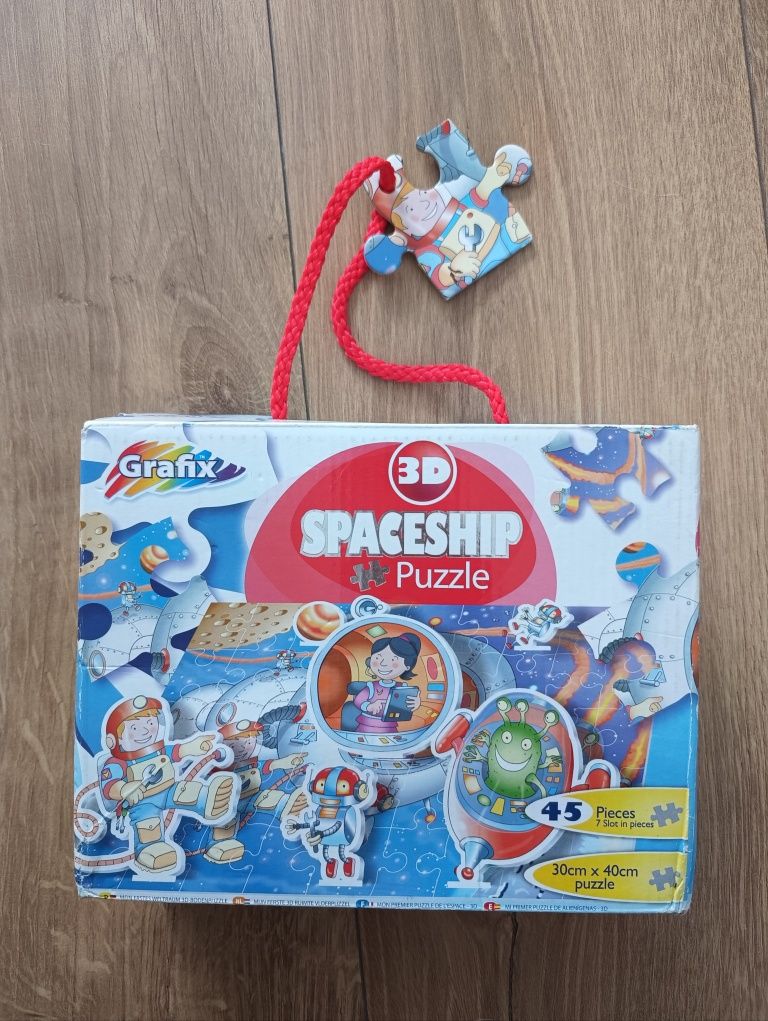 Puzzle 3D Kosmos 45 elementów 30x40 cm astronauta kosmonauta planety